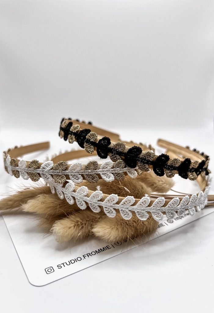 Diadeem hartjes. Goud, zwart en wit