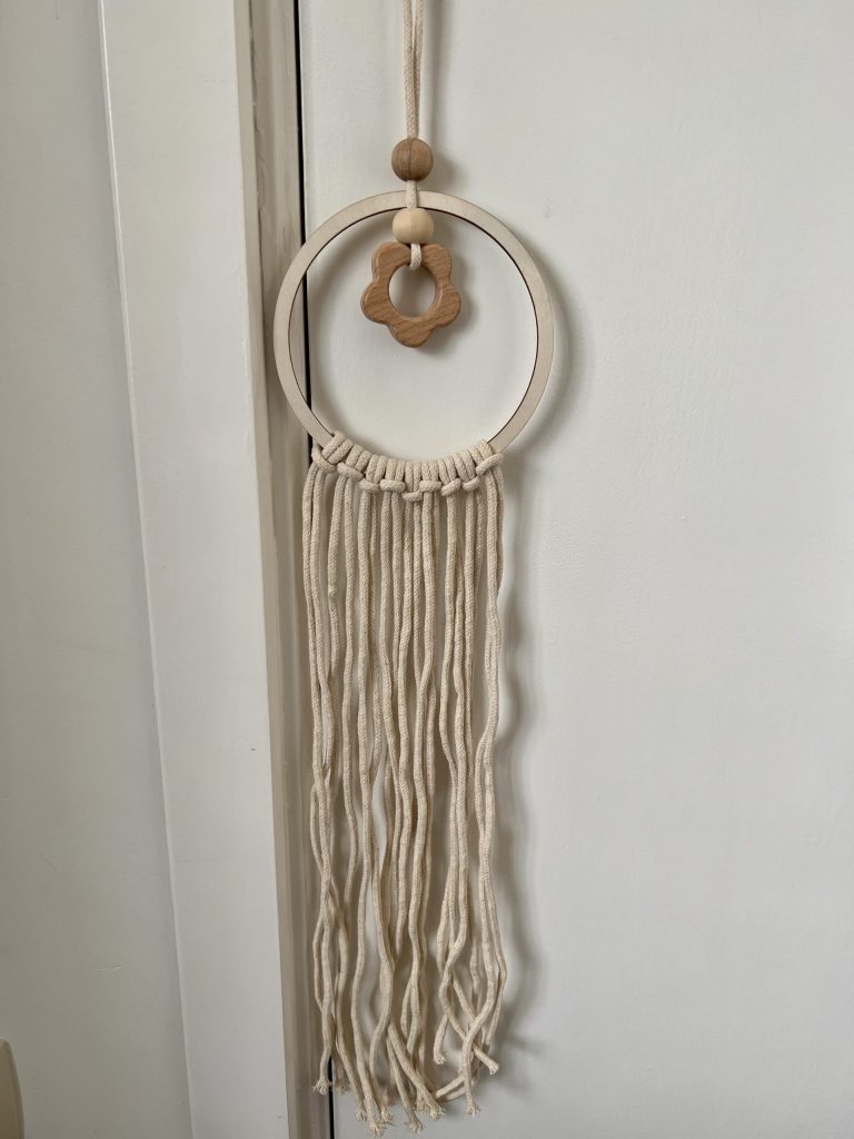 Houd je haaraccessoires georganiseerd en stijlvol met onze handige Organizer, perfect voor het opbergen van haarclips en accessoires