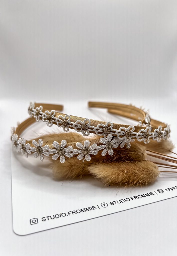 Diadeem gouden madelief. Bloemen