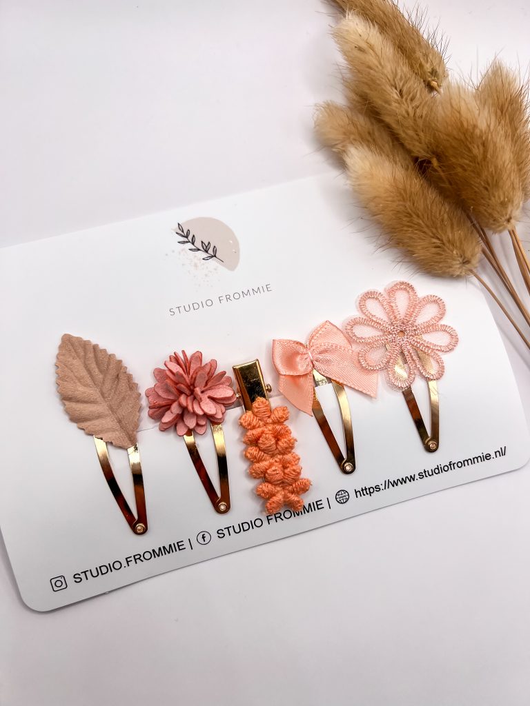Setje haarspeldjes Jolien roze met strikjes en bloemen