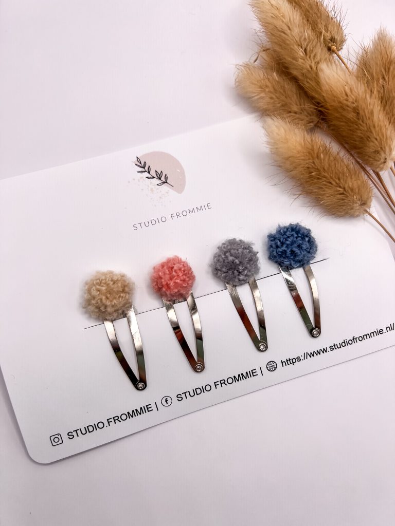 Haarspeldje sterre. Pom pom. Pompom