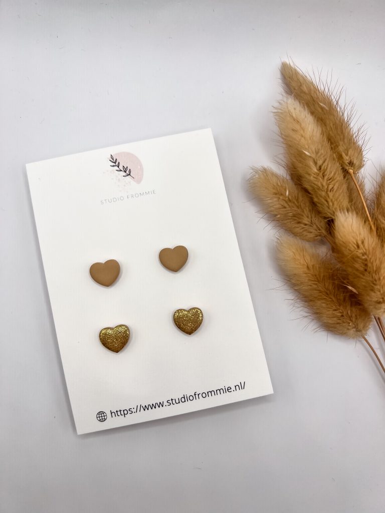 Oorbellen studs. Hartje. Goud. Glitter. Meisje
