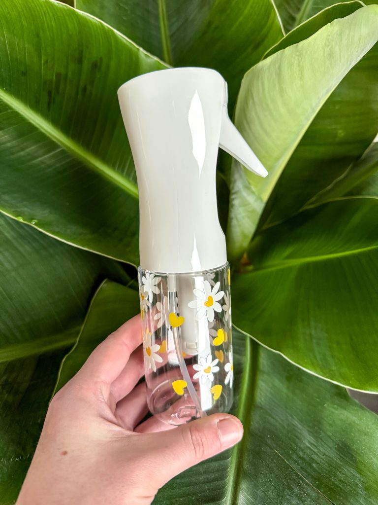 vernevelende spray fles madelief