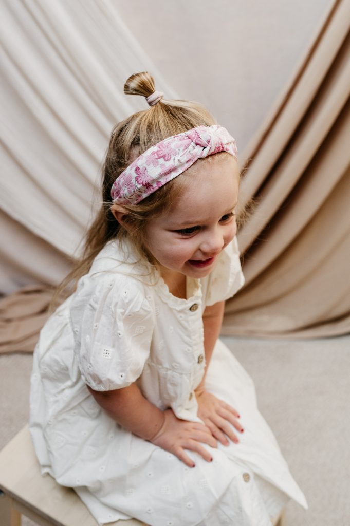 Diadeem knoop haarband roze bloemen