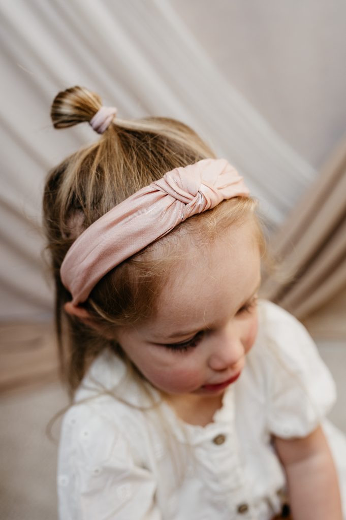 Diadeem knoop haarband satijn licht roze