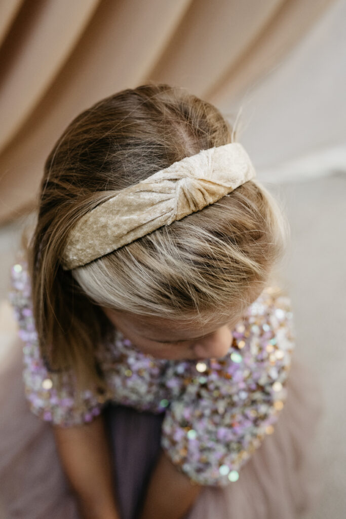 MEES & MEG x Studio Frommie | Diadeem knoop haarband - Kerst Champagne