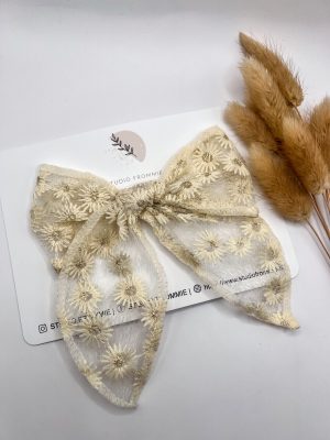 Haarspeldje broderie strik wit