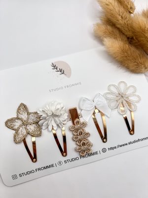 Setje haarspeldjes Beau. Witte en gouden tinten